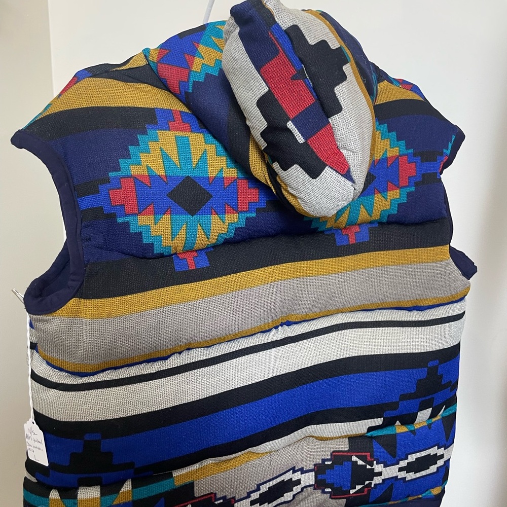Colorful Geometric Patterned Puffer Vest - Picture 2 of 4